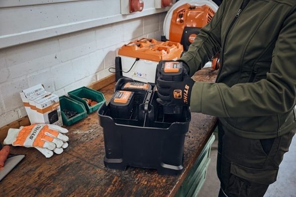 ACCESSOIRES ET CONSOMMABLES - AUTRE - Chargeur de batterie Stihl AL 301-4