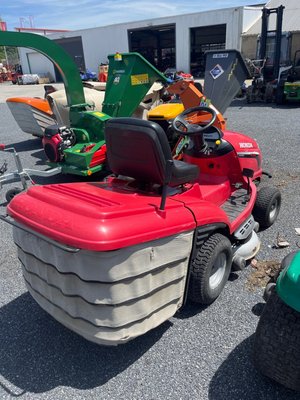 Tondeuse autoportée Honda 2217