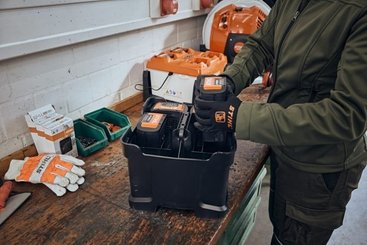 ACCESSOIRES ET CONSOMMABLES - AUTRE - Chargeur de batterie Stihl AL 301-4