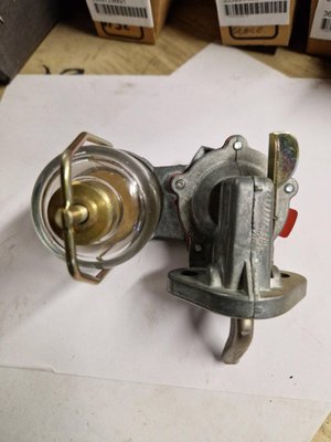 PIECES TRACTEUR PAG* - CONCURENCEE* - POMPE ALIMENTATION Landini