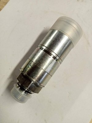 PIECES TRACTEUR PAG* - CONCURENCEE* - VALVE HYDRAULIQUE 1/2 FEMELLE FIL M22X1.5 Landini