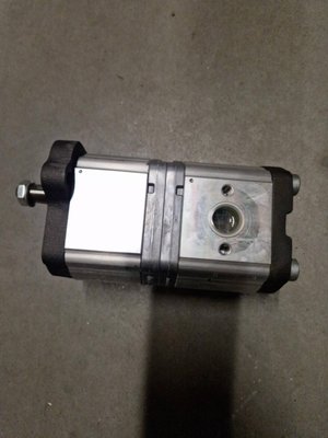 PIECES TRACTEUR PAG* - CONCURENCEE* - POMPE HYDRAULIQUE DOUBLE CORPS Landini