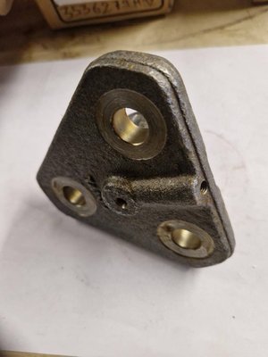 PIECES TRACTEUR PAG* - CONCURENCEE* - AXE PIVOT SUPERIEUR Landini