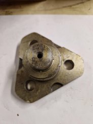 PIECES TRACTEUR PAG* - CONCURENCEE* - AXE PIVOT INFERIEUR Landini