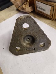 PIECES TRACTEUR PAG* - CONCURENCEE* - AXE PIVOT INFERIEUR Landini