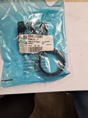 PIECES TRACTEUR PAG* - CONCURENCEE* - JOINT A LEVRES Landini