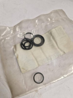 PIECES TRACTEUR PAG* - CONCURENCEE* - KIT JOINTS ELECTRO VANNE Landini