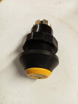 PIECES TRACTEUR PAG* - CONCURENCEE* - CONTACTEUR POUSSOIR 4RM JAUNE Landini