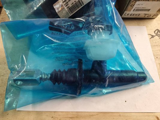 PIECES TRACTEUR PAG* - CONCURENCEE* - MAITRE-CYLINDRE EMBRAYAGE Landini