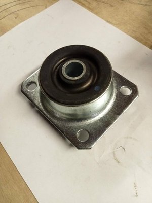 PIECES TRACTEUR PAG* - CONCURENCEE* - SILENTBLOC CABINE ARMATURE METAL Landini