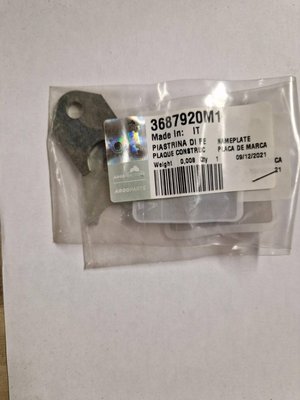 PIECES TRACTEUR PAG* - CAPTIVE* - PLAQUE RETENUE AXE BRAS DE RELEVAGE Landini