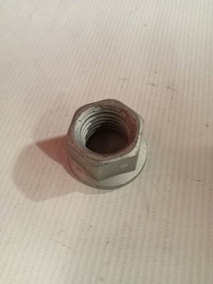PIECES TECHNIQUES AGRI PAG* - CHARRUE* - ECROU M20 A EMBASE Kverneland