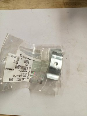 PIECES TRACTEUR PAG* - CAPTIVE* - BRIDE TUYAU HYDRAULIQUE Landini