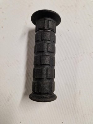 PIECES UNIVERSELLE PAG* - QUICAILLERIE* - POIGNEE DE GUIDON