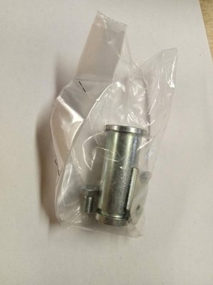 PIECES TRACTEUR PAG* - CAPTIVE* - AXE CHANDELLE BRAS DE RELEVAGE REX 4 Landini