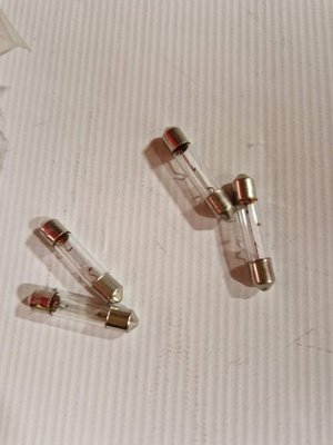 PIECES UNIVERSELLE PAG* - ELECTRICITE* - NAVETTE 12V3W SV6