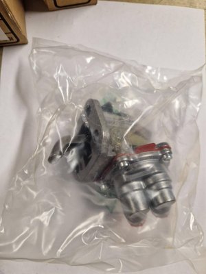 PIECES TRACTEUR PAG* - CONCURENCEE* - POMPE ALIMENTATION Landini
