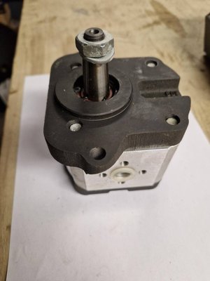 PIECES TRACTEUR PAG* - CONCURENCEE* - POMPE HYDRAULIQUE Landini