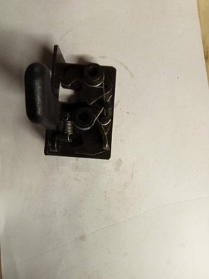 PIECES TRACTEUR PAG* - CAPTIVE* - SERRURE GAUCHE Landini