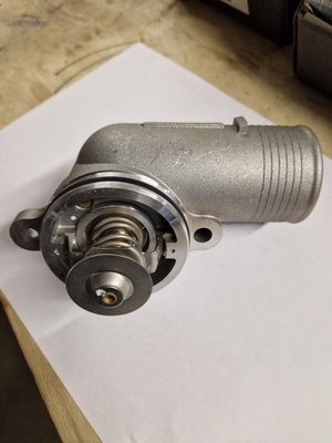 PIECES TRACTEUR PAG* - CONCURENCEE* - CONNECTEUR THERMOSTAT Landini