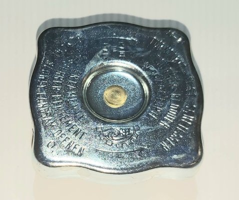 PIECES TRACTEUR PAG* - CAPTIVE* - BOUCHON DE RESERVOIR DECANTEUR Landini