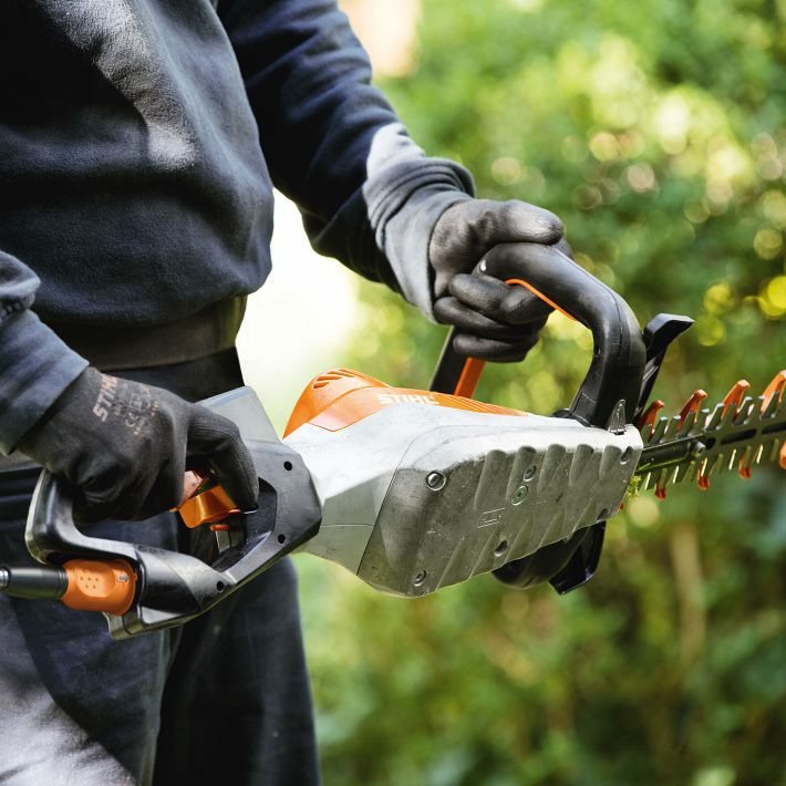 Taille-haie à batterie STIHL - HSA 45 (produit avec batterie lithium  intégré + câble de charge) - Matériel à batterie