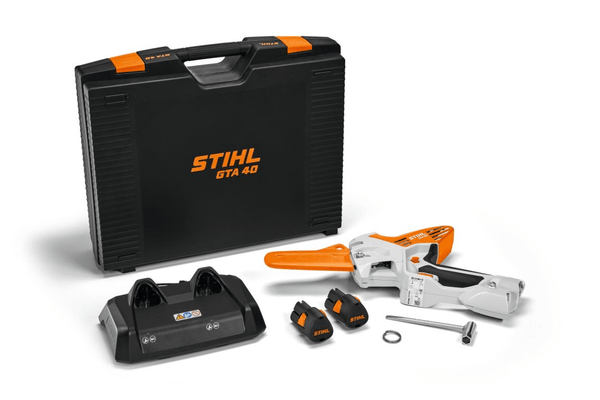 TRONCONNEUSE - TRONCONNEUSE A BATTERIE - Scie Stihl GTA 40 SET. 2xAS2. AL5-2
