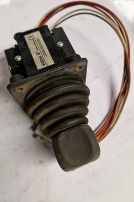 PIECES TRACTEUR PAG* - CONCURENCEE* - JOYSTICK Landini