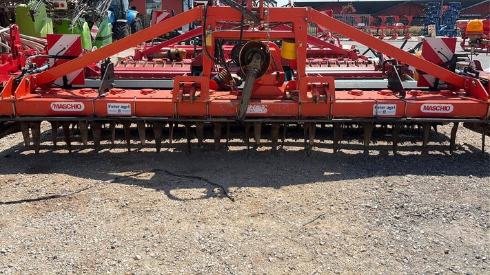 Herse rotative MASCHIO GASPARDO DOMINATOR DM 4000 + ROULEAU PACKER Ø 500
