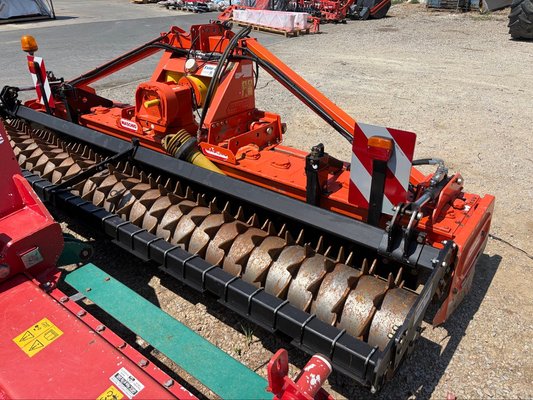 Herse rotative MASCHIO GASPARDO DOMINATOR DM 4000 + ROULEAU PACKER Ø 500