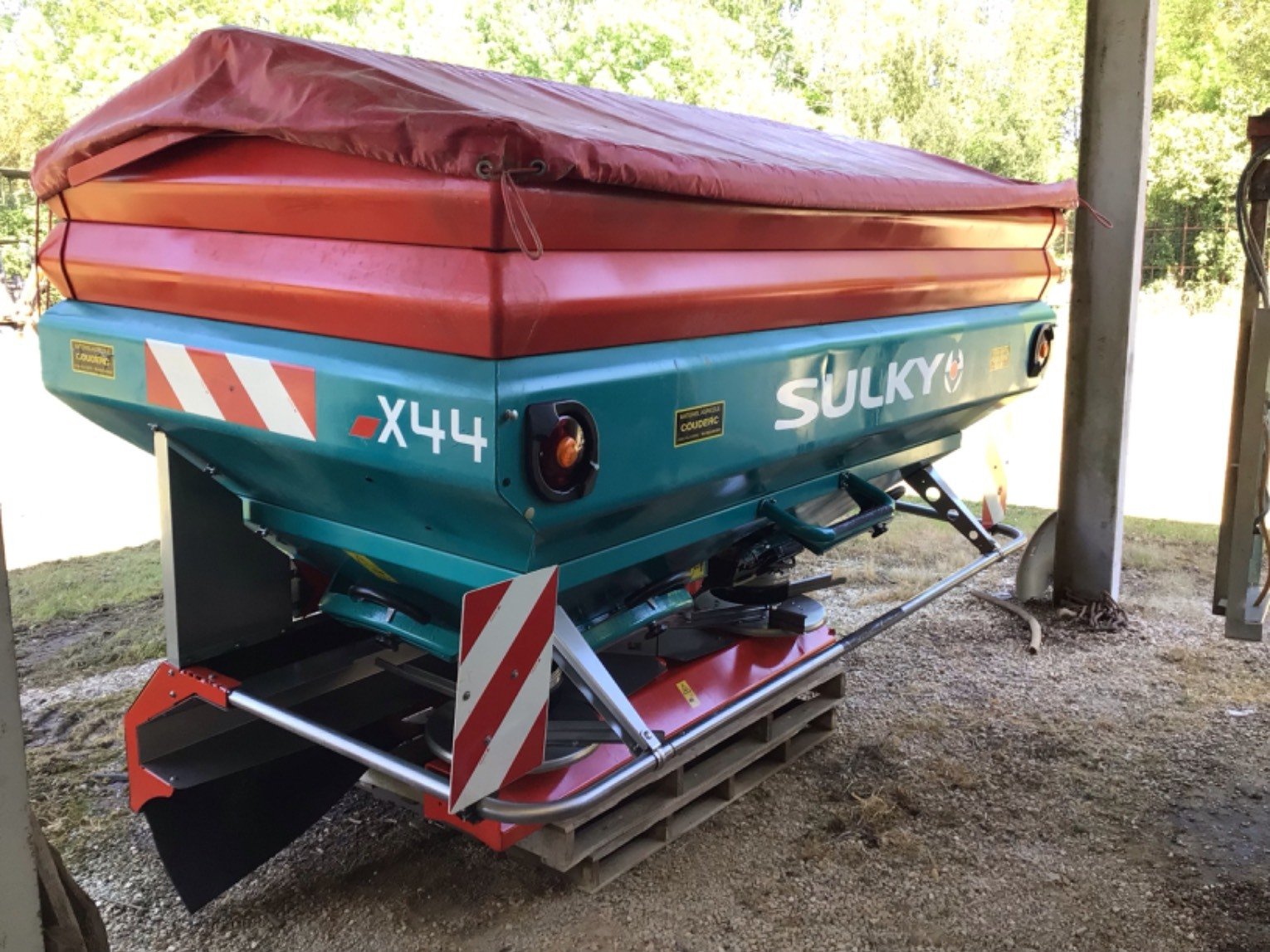Distributeur d'engrais Distributeur d'engrais Sulky-Burel X 44 HI TECH
