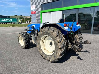 Tracteur fruitier New Holland T4040 - 2