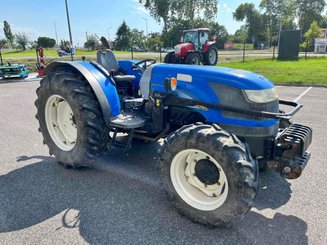 Tracteur fruitier New Holland T4040 - 1