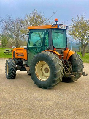 Tracteur fruitier Renault Claas FRUCTUS 140