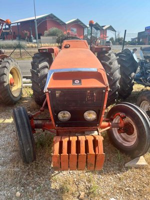 Tracteur agricole Renault 56
