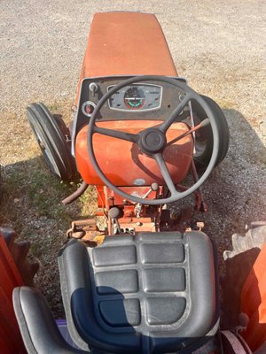 Tracteur agricole Renault 56