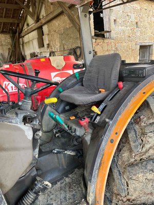 Tracteur fruitier Renault fructus 140