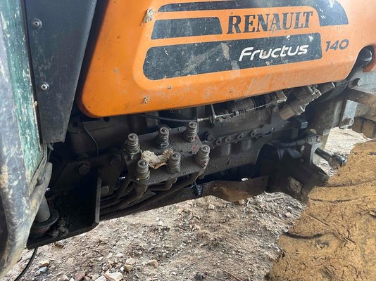 Tracteur fruitier Renault fructus 140