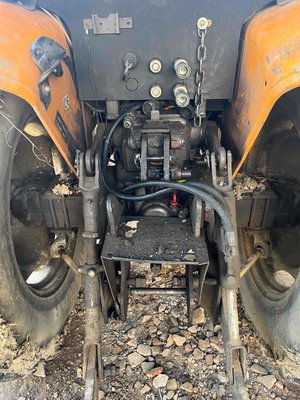 Tracteur fruitier Renault fructus 140