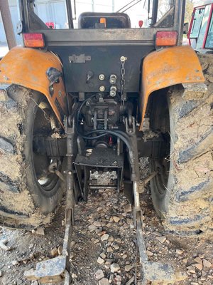 Tracteur fruitier Renault fructus 140