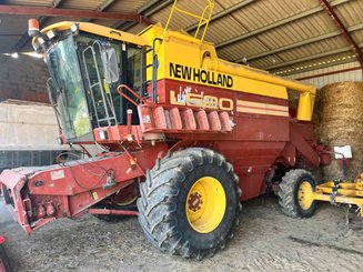 Moissonneuse batteuse New Holland L520 - 1