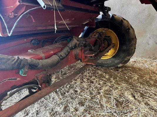 Moissonneuse batteuse New Holland L520