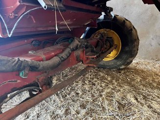 Moissonneuse batteuse New Holland L520 - 14
