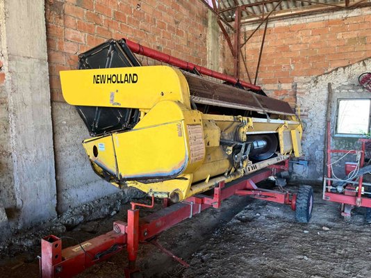 Moissonneuse batteuse New Holland L520