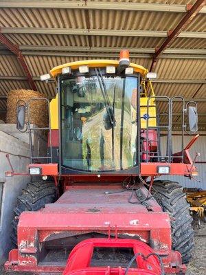 Moissonneuse batteuse New Holland L520