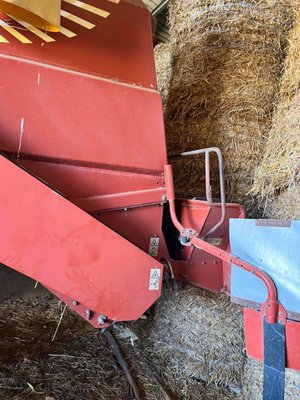 Moissonneuse batteuse New Holland L520