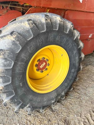 Moissonneuse batteuse New Holland L520