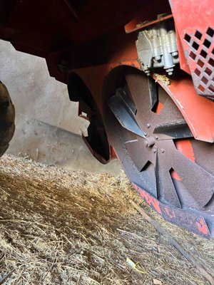 Moissonneuse batteuse New Holland L520