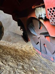 Moissonneuse batteuse New Holland L520 - 11